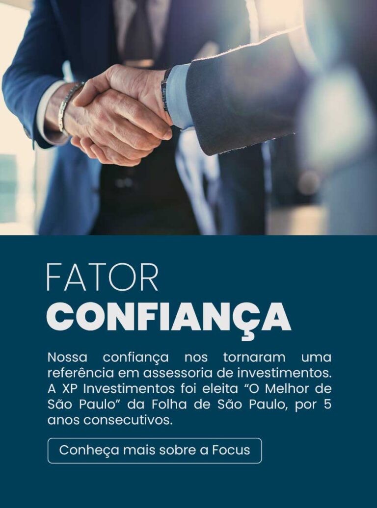 Imagem de dois homens apartando as mãos com o texto: Fator confiança. Nossa confiança nos tornaram uma referência em assessoria de investimentos. A XP Investimentos foi eleita “O Melhor de São Paulo” da Folha de São Paulo, por 5 anos consecutivos.